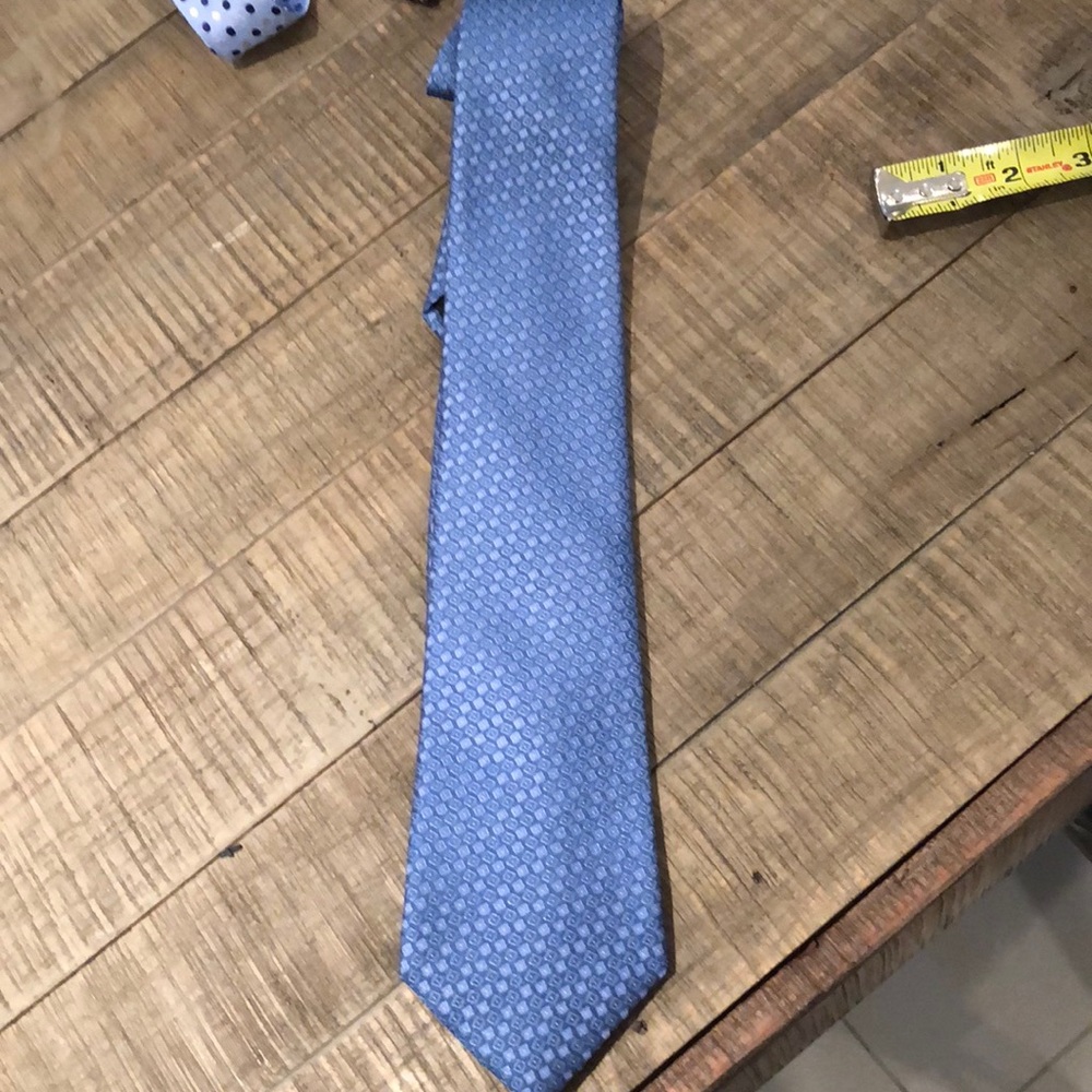 Kenneth Cole tie 3 inches wide blue perfect condit